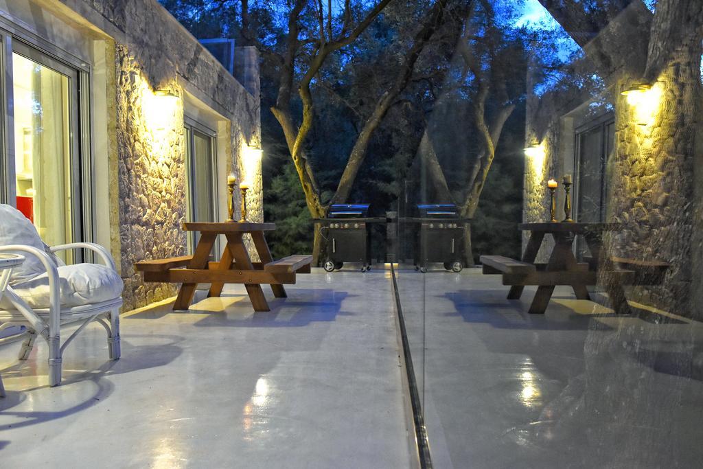 Mavres Luxury Studio Ágios Matthaíos 外观 照片